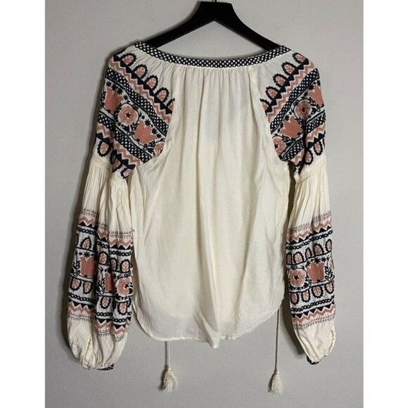 Urban Outfitters Ecote Embroidered Puff Sleeve Top - Picture 3 of 11